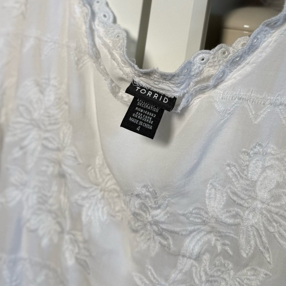 Torrid White Embroidered Challis Short Sleeve Blouse Women’s Plus Size 4 - Picture 7 of 9